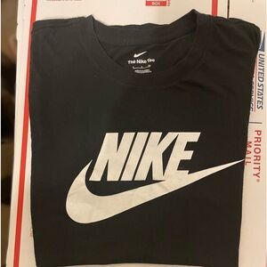💙💙Black Nike TShirt.  Great condition. Cleaned💙💙